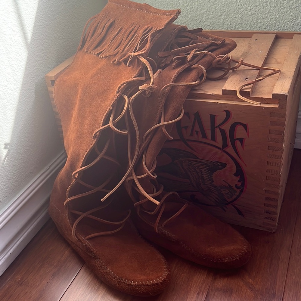 Minnetonka Lace Up Moccasin Boots